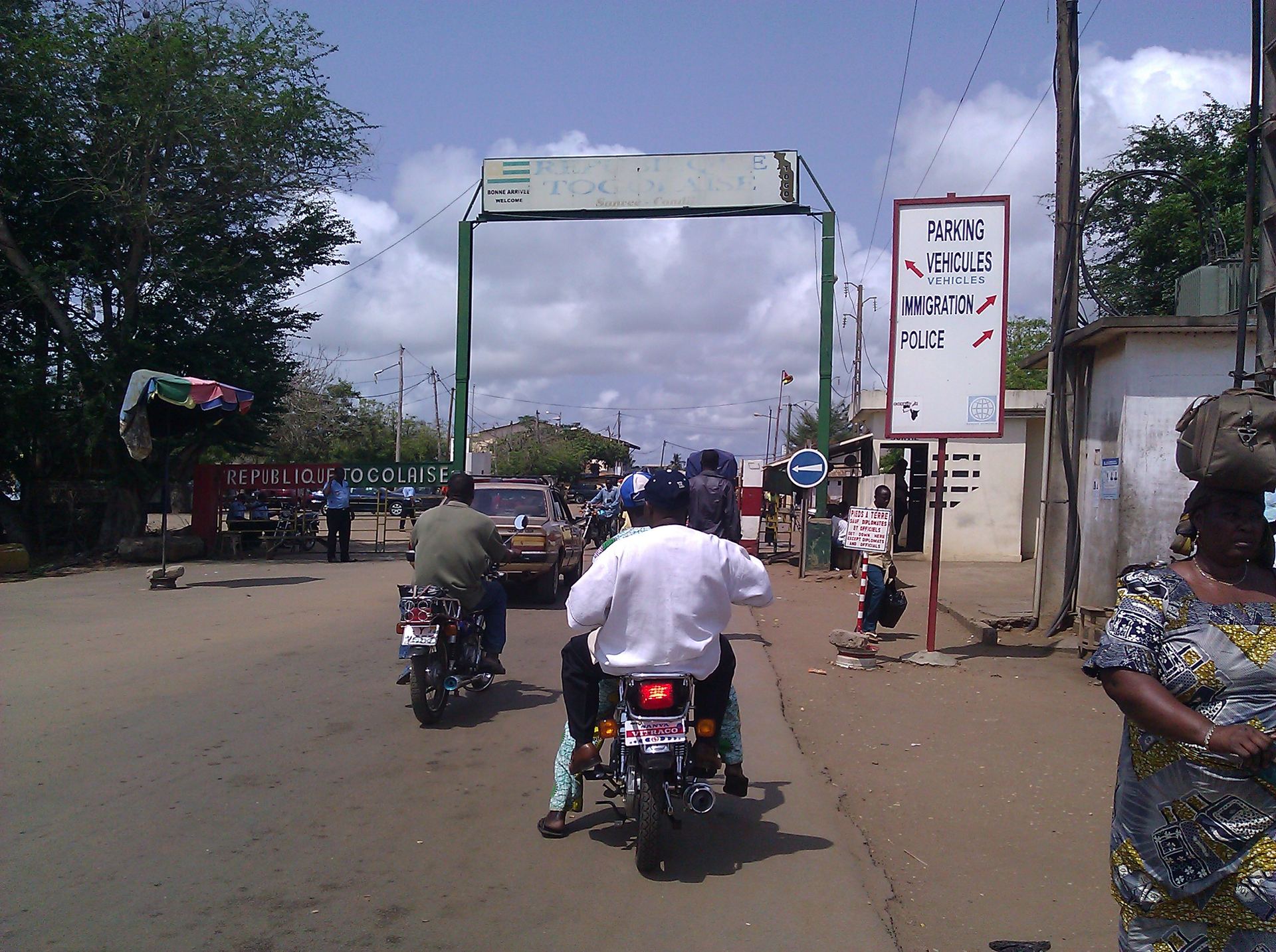 Poste-frontière entre le Bénin et le Togo